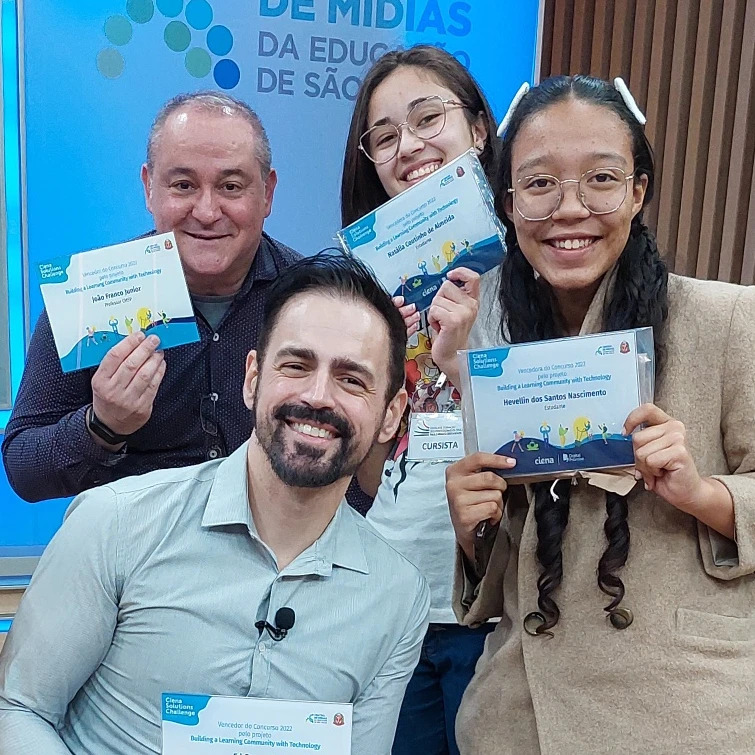 Teachers João Franco Jr. and Ed Gomes Jr. along with students Hevellin and Natália Coutinho hold up their certificates