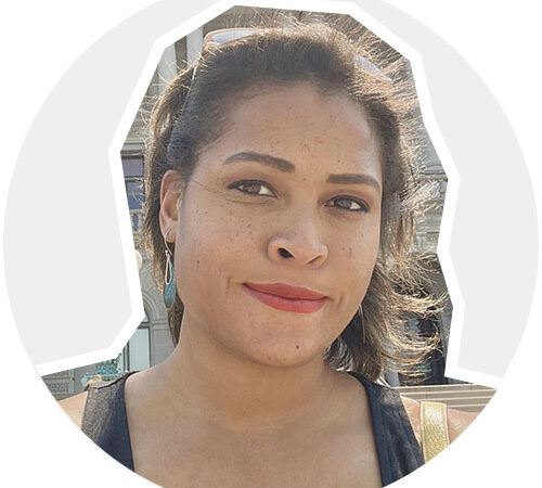 Amanda Armstrong's headshot